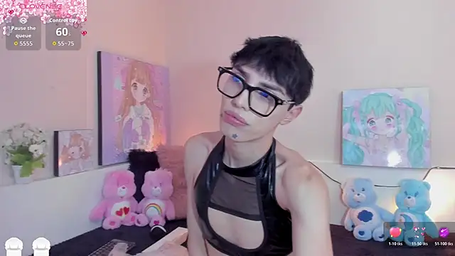 Snapshot of Strawberry_Kitty_ chatting on January 16, 2026, 4:27 am Strawberry Kitty online show from January 16, 2026, 4:27 am