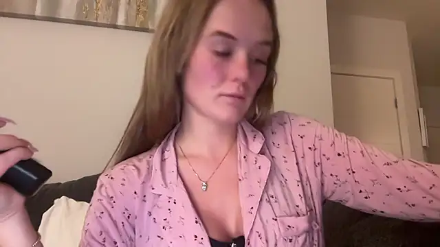 Snapshot of Amberjayxox0 chatting on November 17, 2025, 5:24 am Amberjayxox0 online show from November 17, 2025, 5:24 am