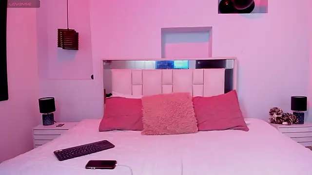 Snapshot of Coral_Jhones chatting on November 12, 2025, 4:35 am Coral Jhones online show from November 12, 2025, 4:35 am