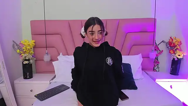 Snapshot of Coral_Jhones chatting on December 5, 2025, 5:38 am Coral Jhones online show from December 5, 2025, 5:38 am