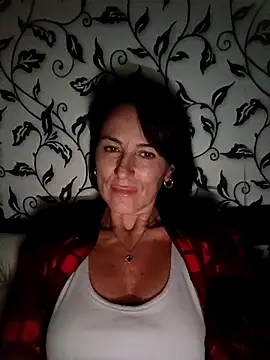 Snapshot of Luna_7777 chatting on October 19, 2025, 7:47 pm Luna 7777 online show from October 19, 2025, 7:47 pm