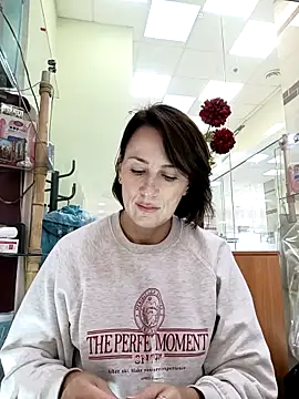 Snapshot of Luna_7777 chatting on October 25, 2025, 10:34 am Luna 7777 online show from October 25, 2025, 10:34 am