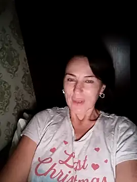 Snapshot of Luna_7777 chatting on November 11, 2025, 9:37 pm Luna 7777 online show from November 11, 2025, 9:37 pm