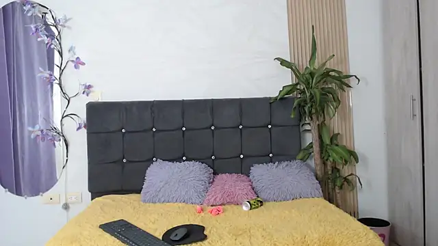 Snapshot of sharon_ivanna12 chatting on November 5, 2025, 7:14 pm sharon ivanna12 online show from November 5, 2025, 7:14 pm