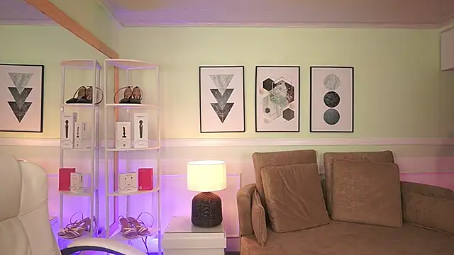 EmilyTurneer online show from April 16, 2026, 7:14 pm