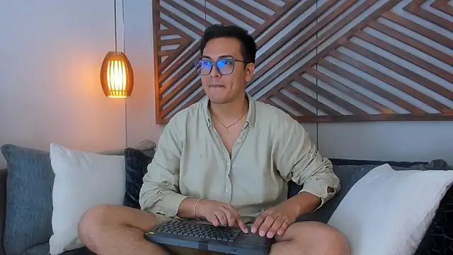 JohnBelRose online show from October 24, 2025, 8:05 pm