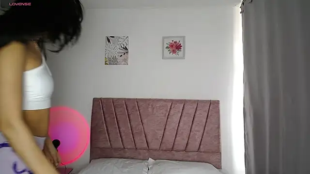 Snapshot of EmmaNova_ chatting on October 29, 2025, 3:47 pm EmmaNova  online show from October 29, 2025, 3:47 pm