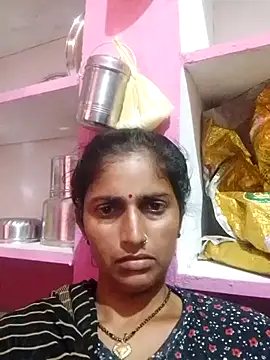 Snapshot of Pooja_shre chatting on November 5, 2025, 3:28 am Pooja shre online show from November 5, 2025, 3:28 am