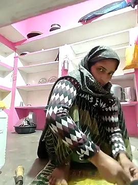 Snapshot of Pooja_shre chatting on December 19, 2025, 2:18 am Pooja shre online show from December 19, 2025, 2:18 am