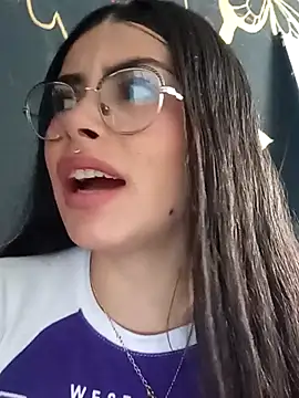 kaileyrivers online show from April 15, 2026, 7:58 pm