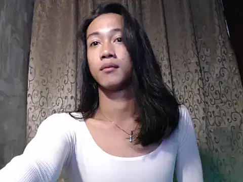 taylaxuxu online show from November 17, 2025, 8:25 pm