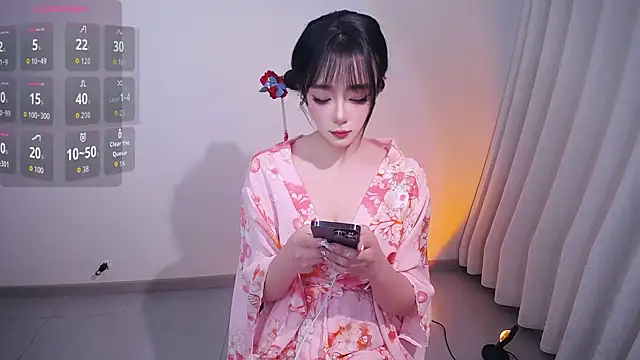 Kinadolly online show from May 12, 2026, 2:25 pm