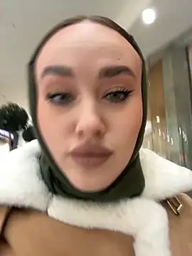 Snapshot of KiraSunshine chatting on November 4, 2025, 3:49 am KiraSunshine online show from November 4, 2025, 3:49 am