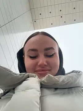 Snapshot of KiraSunshine chatting on November 5, 2025, 3:17 am KiraSunshine online show from November 5, 2025, 3:17 am