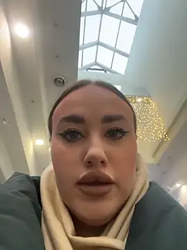 Snapshot of KiraSunshine chatting on November 24, 2025, 4:01 am KiraSunshine online show from November 24, 2025, 4:01 am