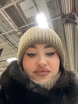 Snapshot of KiraSunshine chatting on December 1, 2025, 4:06 am KiraSunshine online show from December 1, 2025, 4:06 am