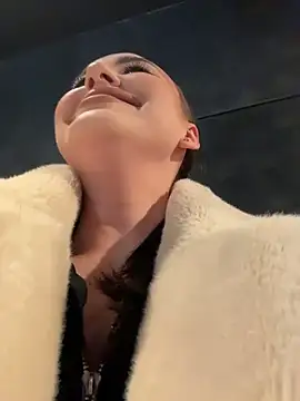 Snapshot of KiraSunshine chatting on December 16, 2025, 4:17 am KiraSunshine online show from December 16, 2025, 4:17 am