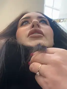 Snapshot of KiraSunshine chatting on December 19, 2025, 4:19 am KiraSunshine online show from December 19, 2025, 4:19 am