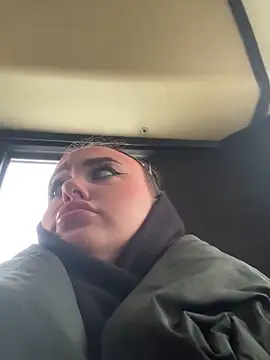 Snapshot of KiraSunshine chatting on December 20, 2025, 3:46 am KiraSunshine online show from December 20, 2025, 3:46 am