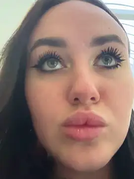 Snapshot of KiraSunshine chatting on December 22, 2025, 4:31 am KiraSunshine online show from December 22, 2025, 4:31 am