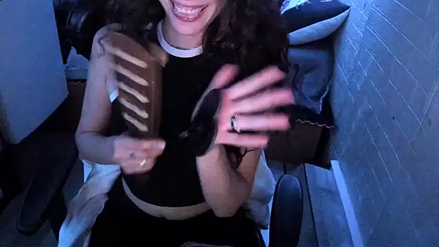 Snapshot of MartesBratty chatting on February 26, 2026, 2:10 am MartesBratty online show from February 26, 2026, 2:10 am