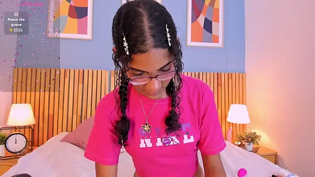 Snapshot of AuroraPinkk chatting on December 19, 2025, 1:51 pm AuroraPinkk online show from December 19, 2025, 1:51 pm