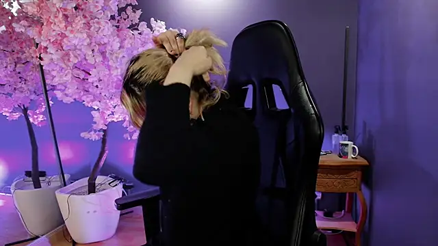 Navier   online show from November 5, 2025, 2:50 pm