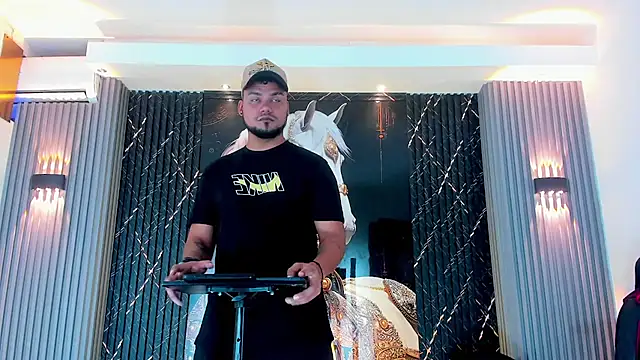 handsome boys22 online show from October 18, 2025, 12:17 pm