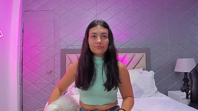 ViolettRouse online show from December 15, 2025, 4:11 pm