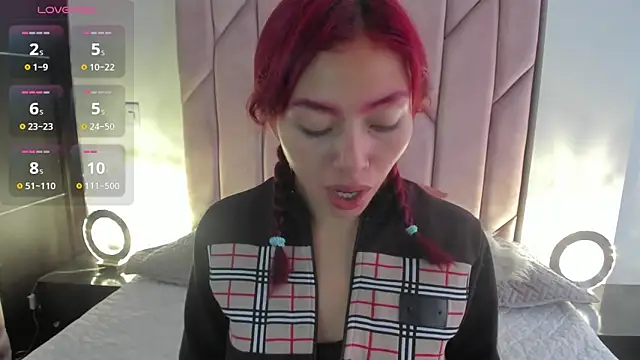 Snapshot of melanie_roux__ chatting on October 30, 2025, 12:06 pm melanie roux online show from October 30, 2025, 12:06 pm