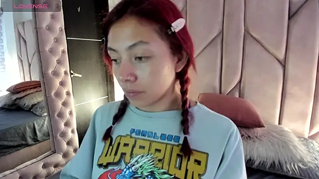 Snapshot of melanie_roux__ chatting on November 17, 2025, 12:33 pm melanie roux online show from November 17, 2025, 12:33 pm