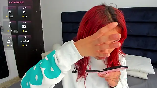 Snapshot of melanie_roux__ chatting on November 25, 2025, 12:16 pm melanie roux online show from November 25, 2025, 12:16 pm