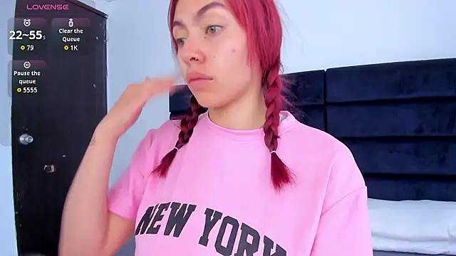 Snapshot of melanie_roux__ chatting on November 26, 2025, 12:39 pm melanie roux online show from November 26, 2025, 12:39 pm