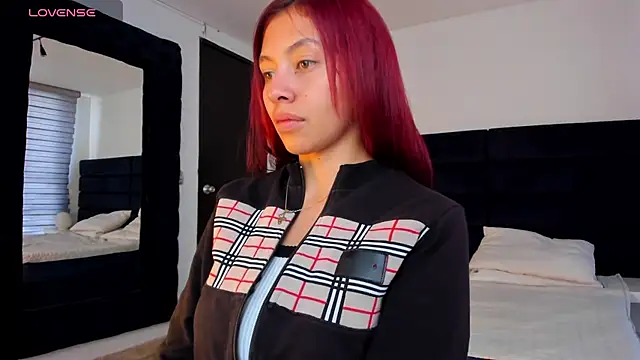 Snapshot of melanie_roux__ chatting on January 6, 2026, 12:20 pm melanie roux online show from January 6, 2026, 12:20 pm