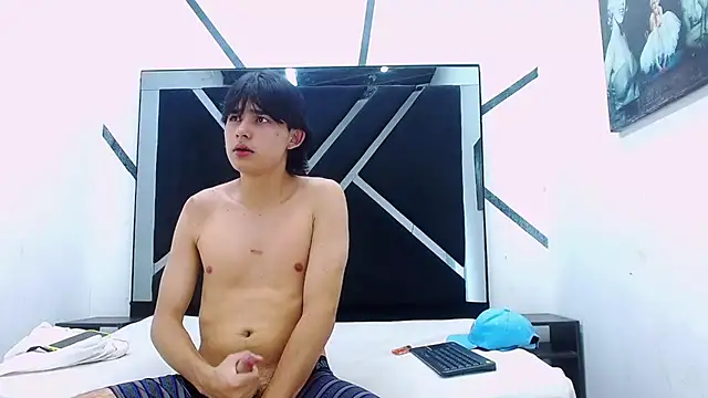 Tom 0001 online show from October 29, 2025, 9:38 pm