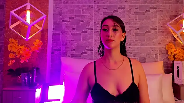 Snapshot of Catalina-Thompson chatting on November 6, 2025, 12:06 pm Catalina-Thompson online show from November 6, 2025, 12:06 pm