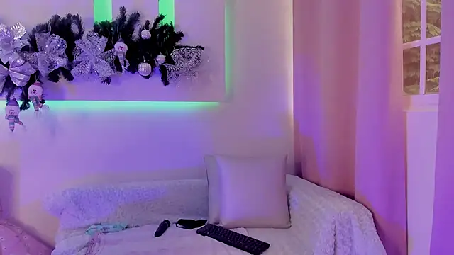 Snapshot of Catalina-Thompson chatting on December 5, 2025, 12:14 pm Catalina-Thompson online show from December 5, 2025, 12:14 pm