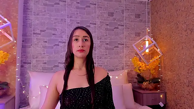 Snapshot of Catalina-Thompson chatting on December 14, 2025, 12:21 pm Catalina-Thompson online show from December 14, 2025, 12:21 pm