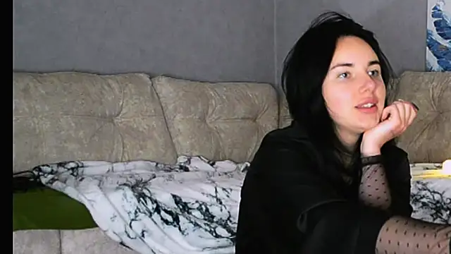 Snapshot of Kirunya chatting on October 29, 2025, 9:38 pm Kirunya online show from October 29, 2025, 9:38 pm