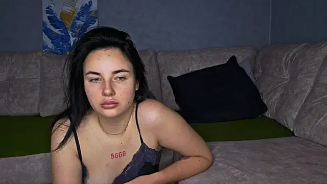 Snapshot of Kirunya chatting on December 21, 2025, 10:44 am Kirunya online show from December 21, 2025, 10:44 am