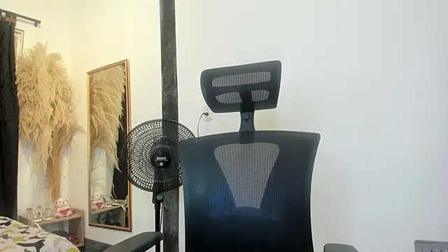 Snapshot of Inaya_Khalifa chatting on February 17, 2026, 1:13 am Inaya Khalifa online show from February 17, 2026, 1:13 am