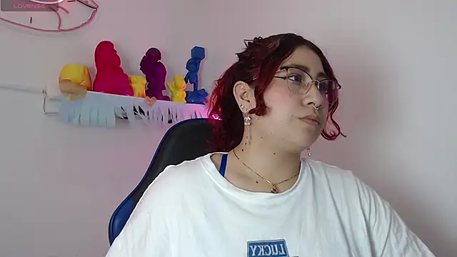 littlee red online show from October 26, 2025, 5:19 pm