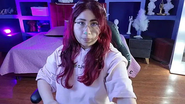 Snapshot of littlee_red chatting on December 18, 2025, 8:37 pm littlee red online show from December 18, 2025, 8:37 pm