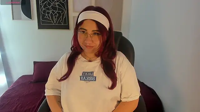 Snapshot of littlee_red chatting on January 5, 2026, 8:23 pm littlee red online show from January 5, 2026, 8:23 pm