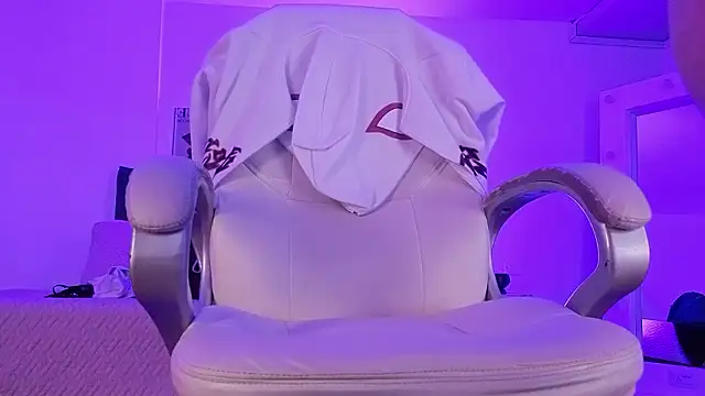 Snapshot of littlee_red chatting on February 3, 2026, 2:53 am littlee red online show from February 3, 2026, 2:53 am