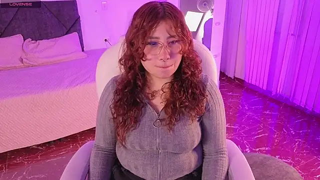 littlee red online show from April 12, 2026, 8:47 pm