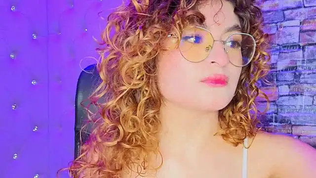 EmiliRouse  online show from October 30, 2025, 11:05 pm