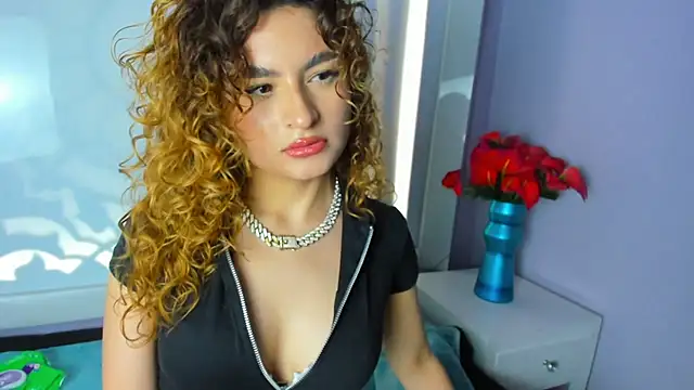 EmiliRouse  online show from November 26, 2025, 4:35 am