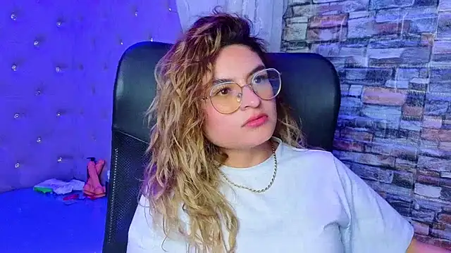 EmiliRouse  online show from December 14, 2025, 2:50 am