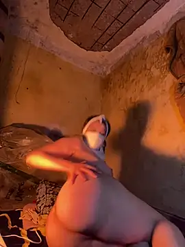 Snapshot of SaraChouchou chatting on February 24, 2026, 11:36 pm SaraChouchou online show from February 24, 2026, 11:36 pm